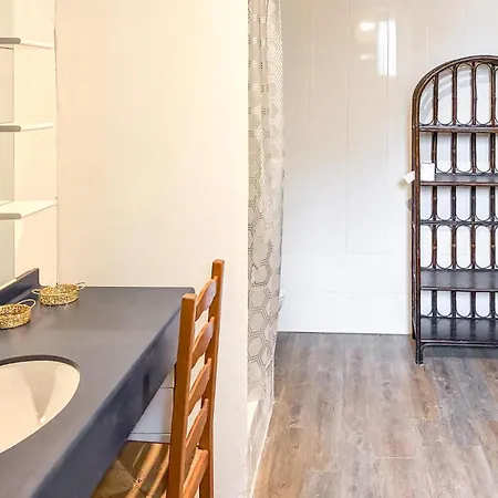 Underbart Hus Med 1 Sovrum I Sainte-geneviève En Br Semesterbostad